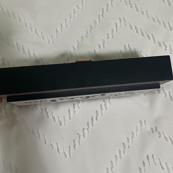 🖼️ Don’t Forget To Be Awesome Sign Decor - Picture 2 of 4